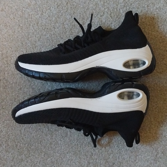 Cushionaire Tennis Shoes - Picture 3 of 4